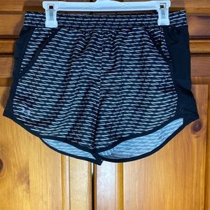 Under Armour Women’s HeatGear Black Pattern Athletic Shorts